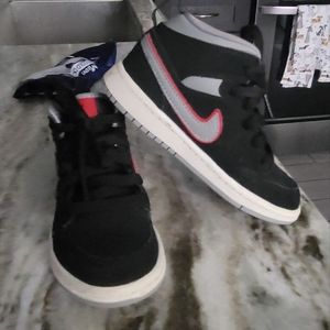 EUC BOYS SZ 11 BLACK AND RED NIKE JORDAN'S SNEAKERS SHOES